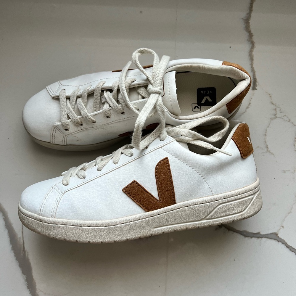 Veja Urca CWL White and Camel Women’s Sneakers | Size 9